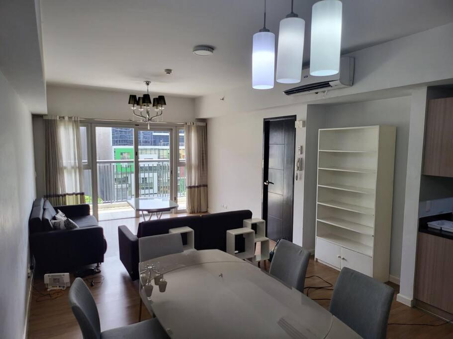 Luxury @ Bgc Sleeps 6 Comfortably Fast Wifi Pool! Manila Exterior foto