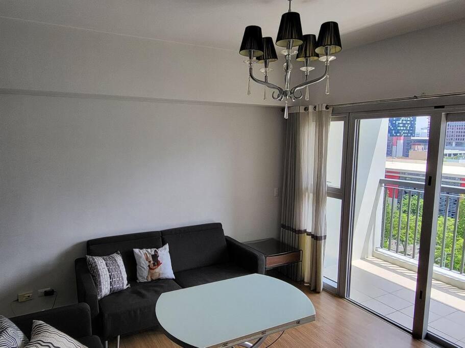 Luxury @ Bgc Sleeps 6 Comfortably Fast Wifi Pool! Manila Exterior foto