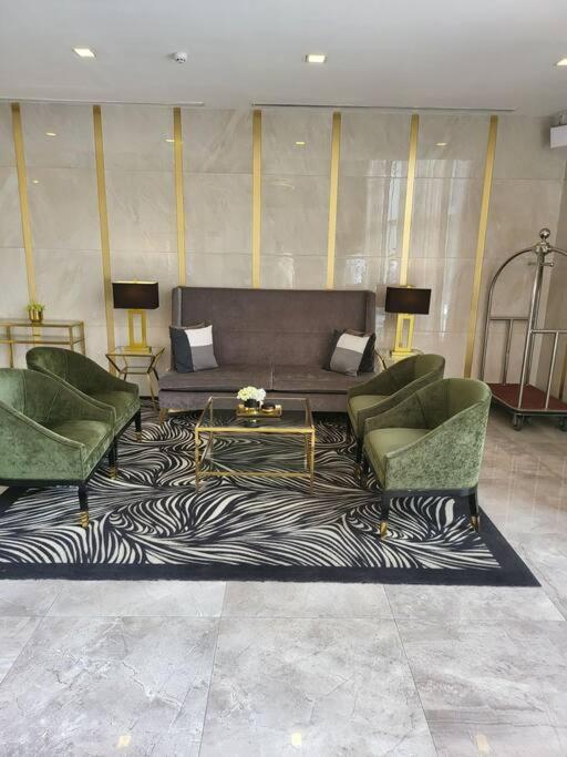 Luxury @ Bgc Sleeps 6 Comfortably Fast Wifi Pool! Manila Exterior foto