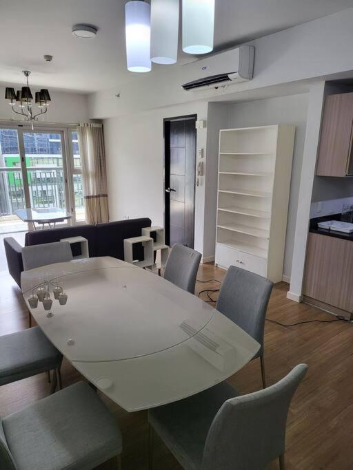 Luxury @ Bgc Sleeps 6 Comfortably Fast Wifi Pool! Manila Exterior foto
