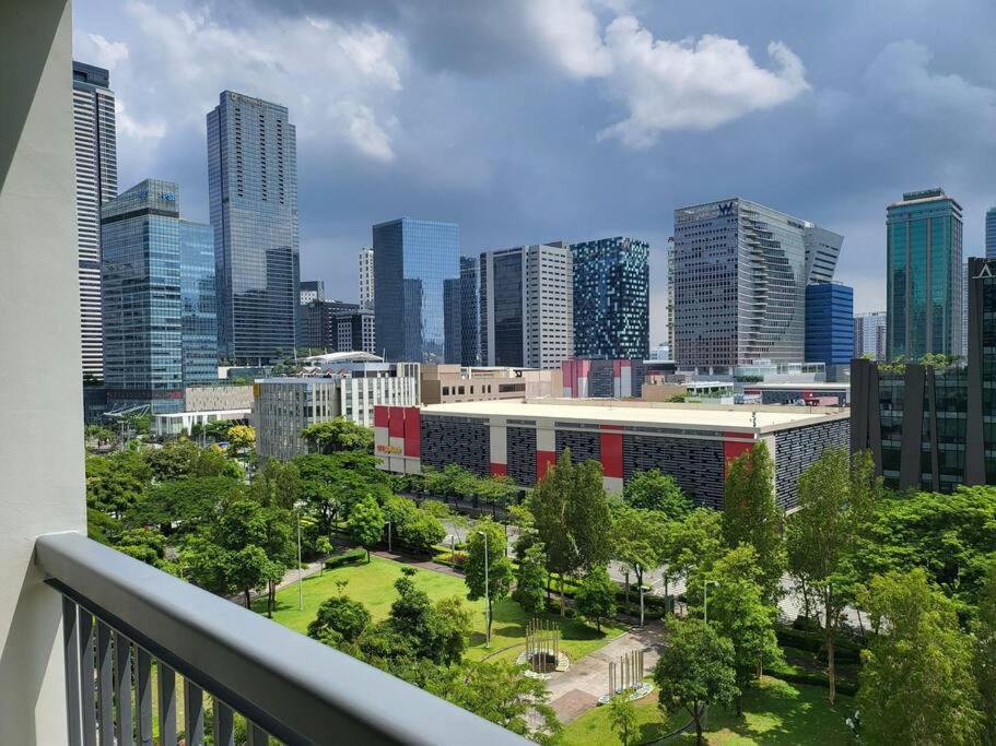 Luxury @ Bgc Sleeps 6 Comfortably Fast Wifi Pool! Manila Exterior foto