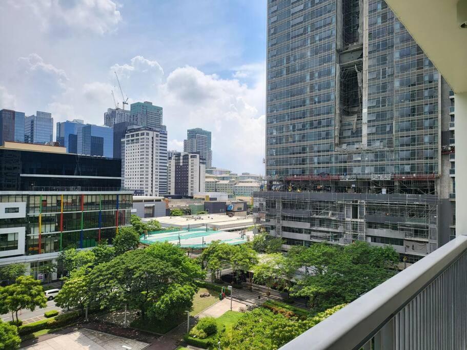 Luxury @ Bgc Sleeps 6 Comfortably Fast Wifi Pool! Manila Exterior foto
