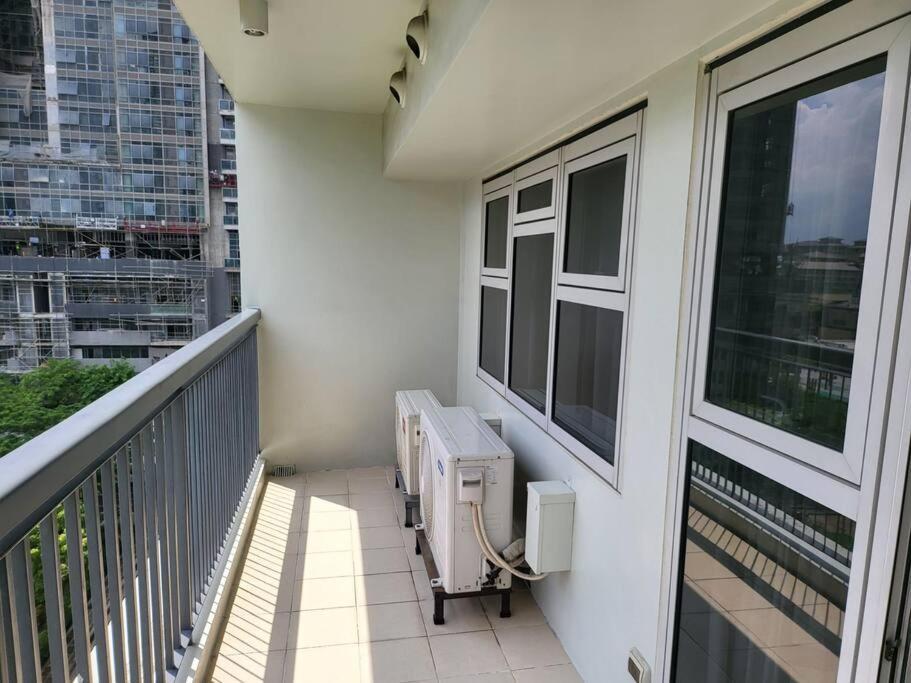 Luxury @ Bgc Sleeps 6 Comfortably Fast Wifi Pool! Manila Exterior foto