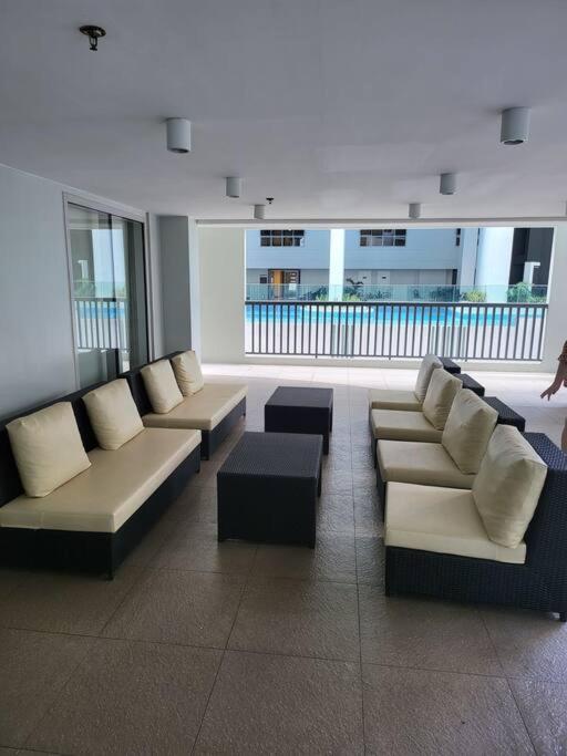 Luxury @ Bgc Sleeps 6 Comfortably Fast Wifi Pool! Manila Exterior foto