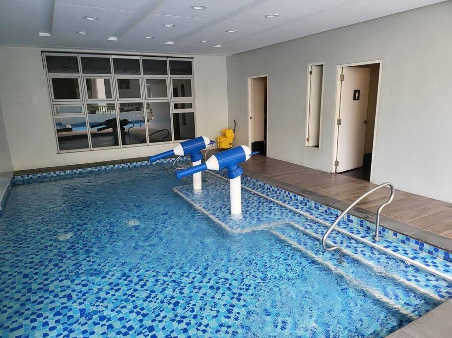 Luxury @ Bgc Sleeps 6 Comfortably Fast Wifi Pool! Manila Exterior foto