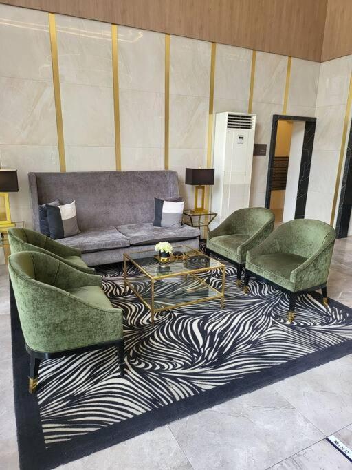 Luxury @ Bgc Sleeps 6 Comfortably Fast Wifi Pool! Manila Exterior foto