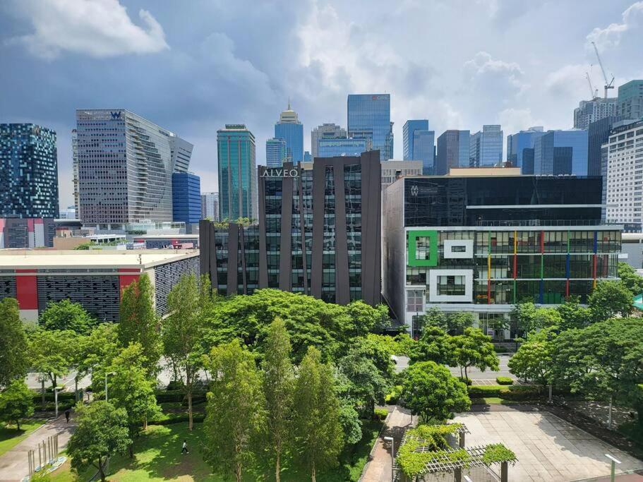 Luxury @ Bgc Sleeps 6 Comfortably Fast Wifi Pool! Manila Exterior foto