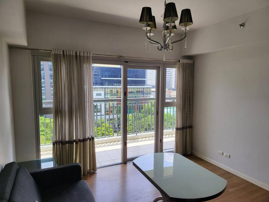 Luxury @ Bgc Sleeps 6 Comfortably Fast Wifi Pool! Manila Exterior foto