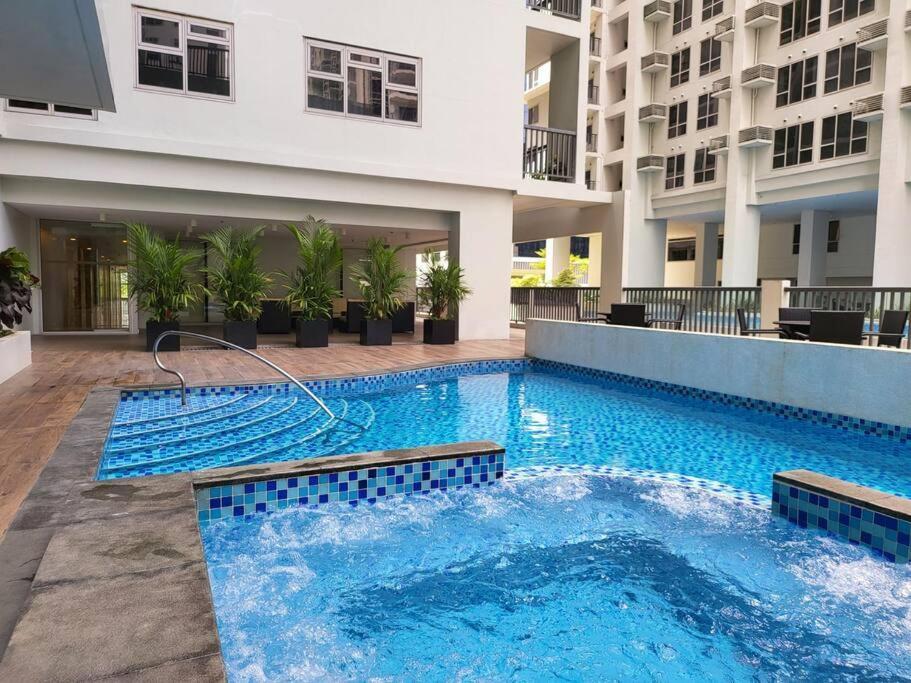Luxury @ Bgc Sleeps 6 Comfortably Fast Wifi Pool! Manila Exterior foto
