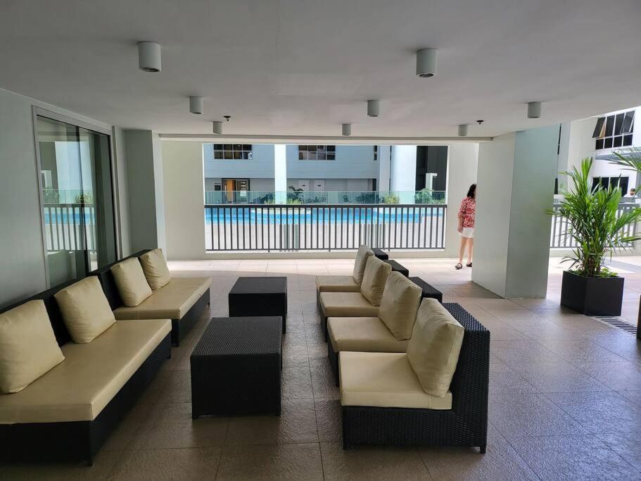 Luxury @ Bgc Sleeps 6 Comfortably Fast Wifi Pool! Manila Exterior foto